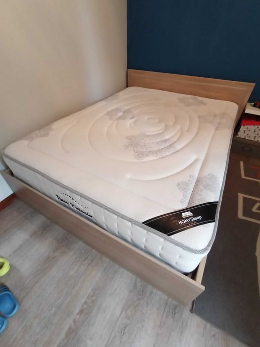 Cama casal com estrado e colchão