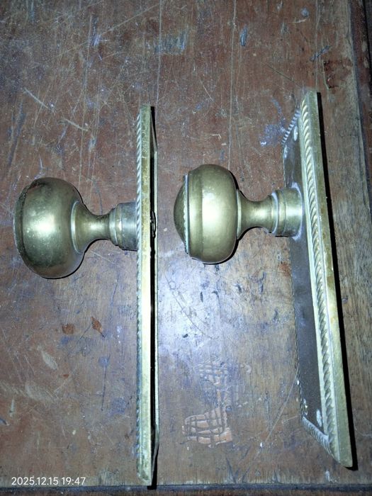 Ручки дверні,старовинні.