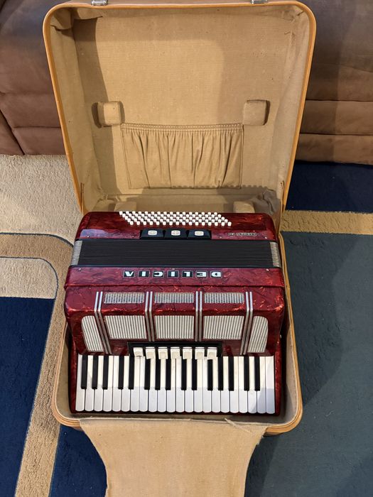 Akordeon marki Delicja 80 basów