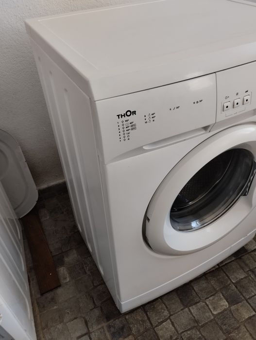 Máquina de lavar roupa a funcionar