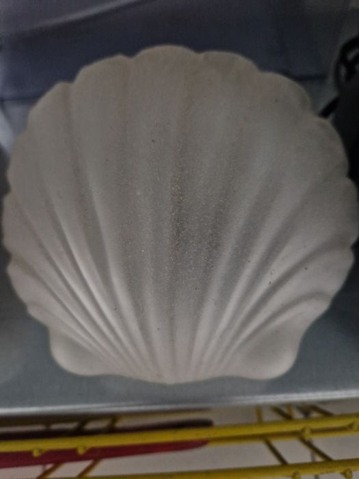 candeeiro novo em forma de concha