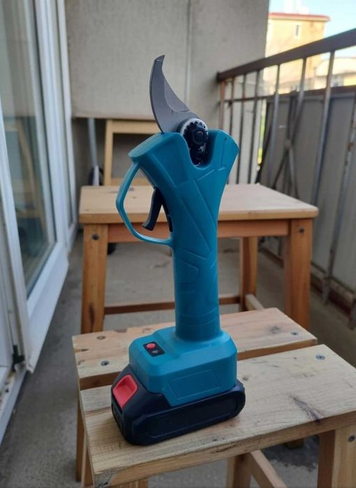 Секатор акумуляторний садові ножиці 24V з двома батареями кейс