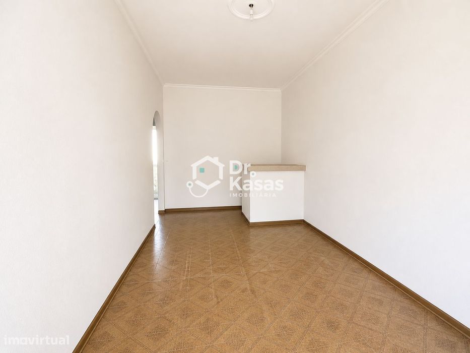 Apartamento T1 com varanda na Baixa da Banheira