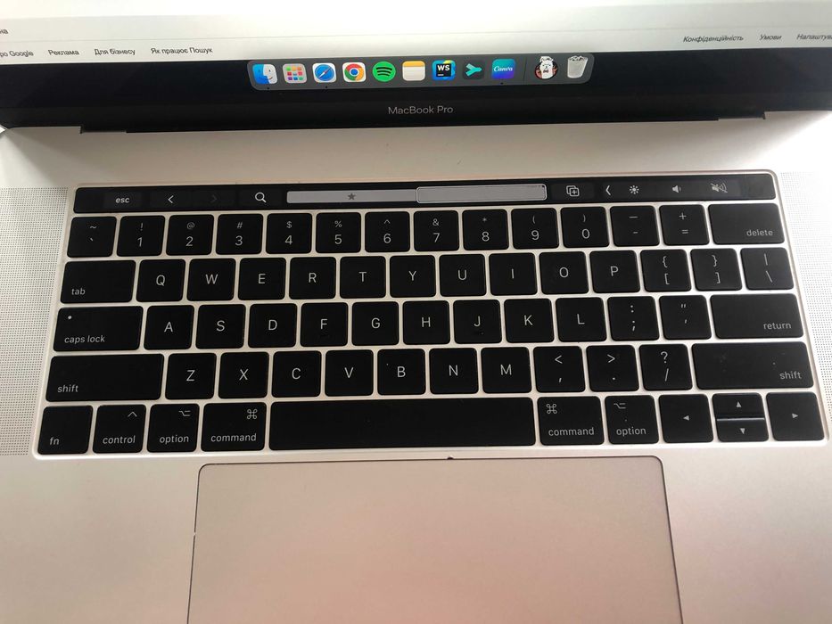 MacBook Pro 15" 2017 (16gb, Radeon Pro 560)