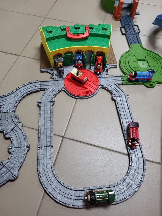 Дорога Thomas  із потягом