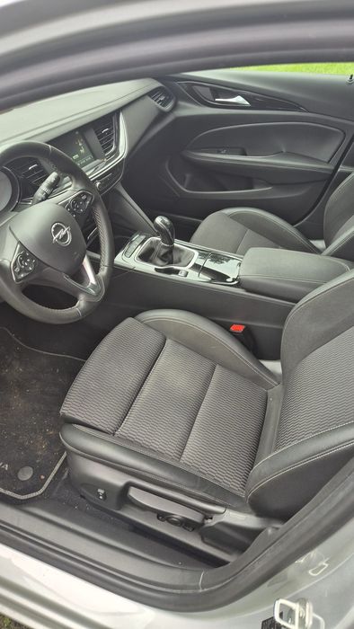 Opel Insignia kombi sedan