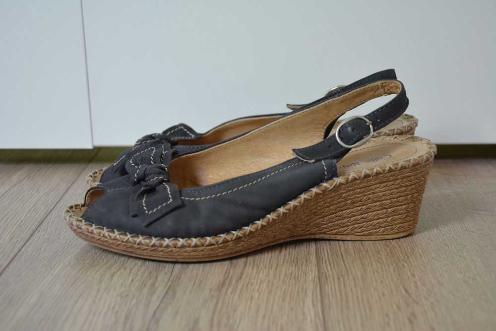 Granatowe koturny, CCC, r. 37