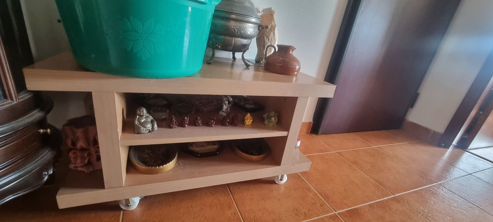 Mesa de centro com rodas