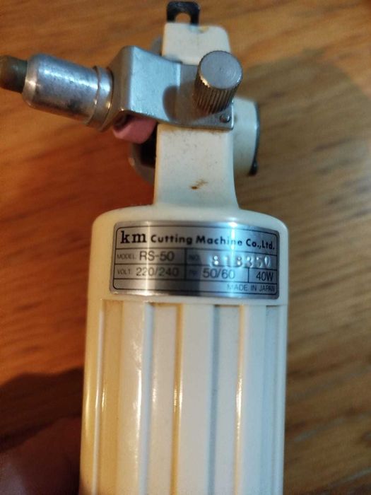 Máquina de Corte Elétrica de Tecidos KM RS-50-Japão-Excelente Estado