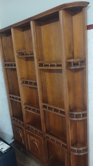 Movel de parede com varias parteleiras
