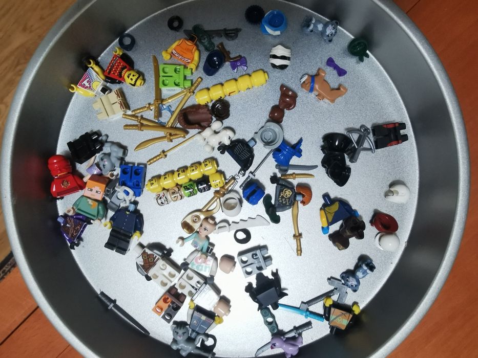 Lego minifiguras e acessórios
