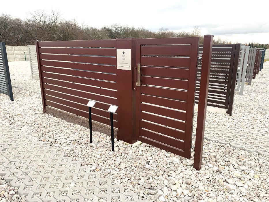 Ogrodzenia metalowe, poziome, nowoczesne, palisadowe. Montaż.