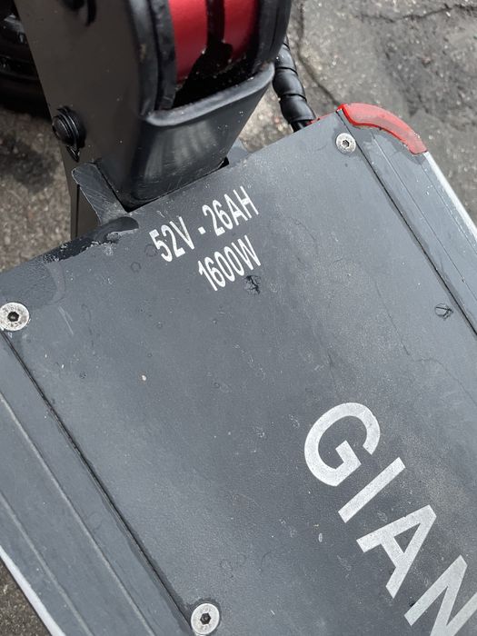 Електросамокат GIANT