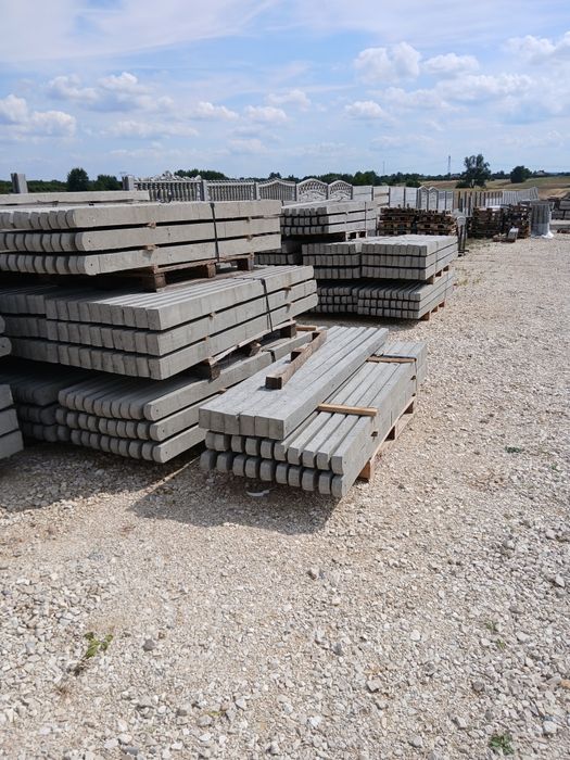 Słupki betonowe do siatki, siatki plecione, leśne