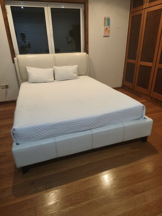 Cama de casal sintética