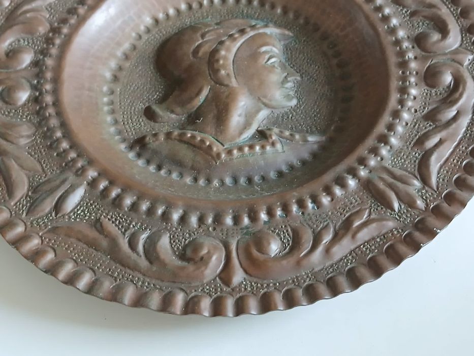 Prato decorativo em bronze