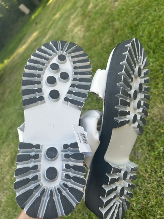 Sandały w rozmiarze 40