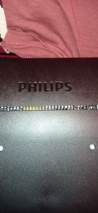 Продам манітор Філіпс робочий але побитий екран
