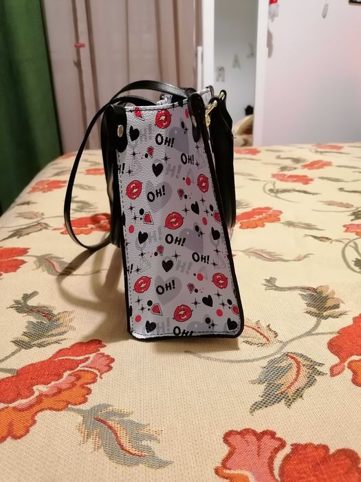 Uma mala lindissima que dá com tudo, nova