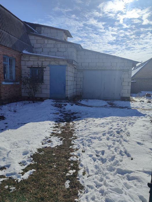 Продається цегляний будинок в с.Новоселиця