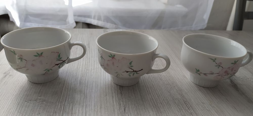 Porcelanowe filiżanki.