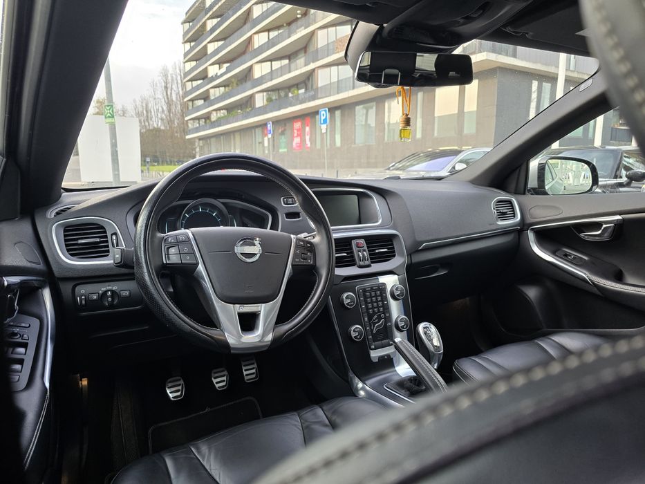 VOVO V40 R-DESIGN 1.6 115CV FULL EXTRAS aceito retoma 
2014//08

-GPS