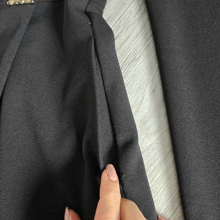 Czarna elegancka rozkloszowana sukienka 38/40