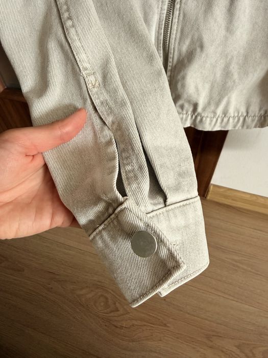 джинсовка Zara світлого кольору