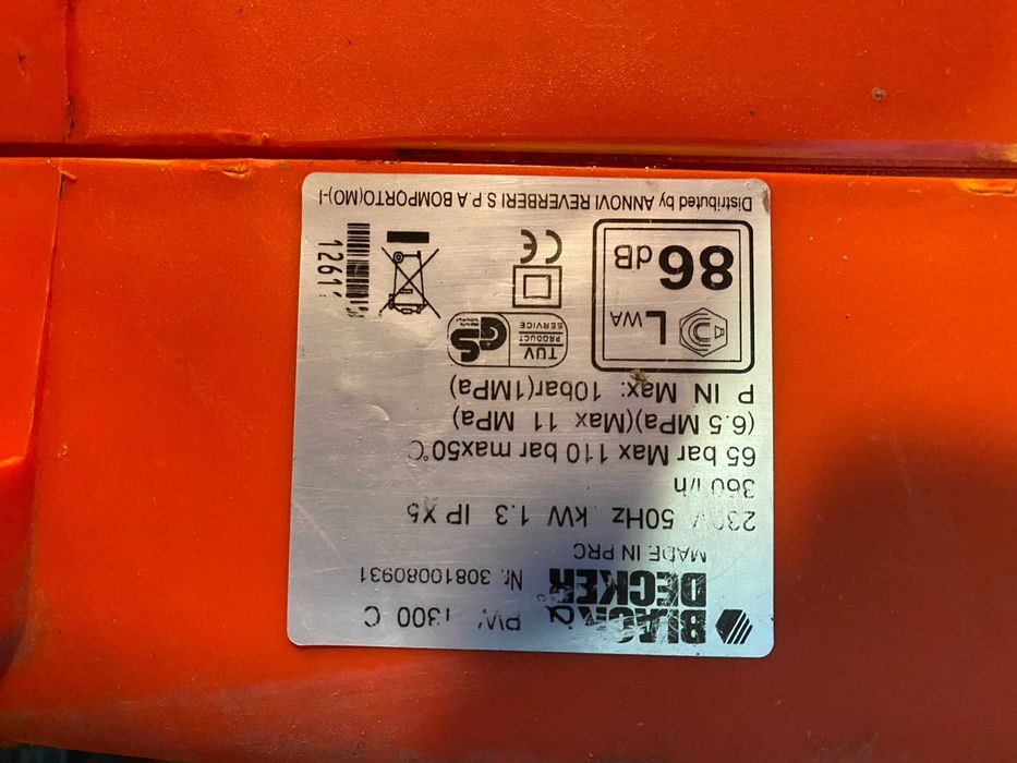 Б.У. мини мойку Black&Decker PW1300 в отличном рабочем состоянии.