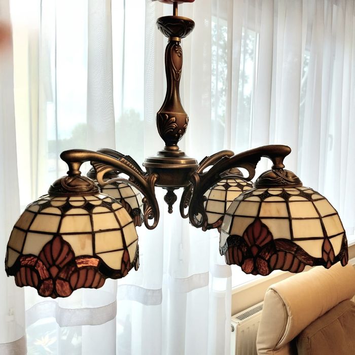 Żyrandol witrażowy