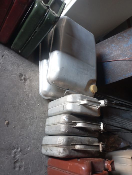 Продам канистры 20