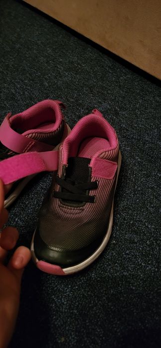 Кросівки Clarks для дівчинки