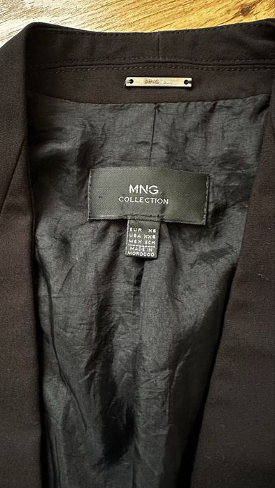 Жакет чорний MNG