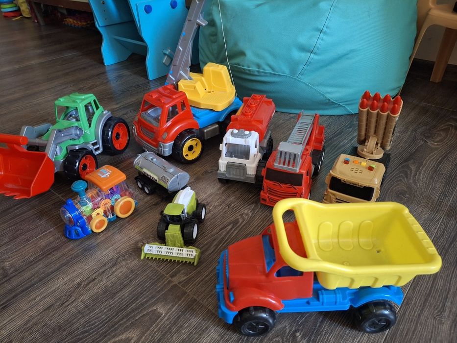 Продам дитячі машинки, іграшки для хлопчиків машинки, іграшка трактор