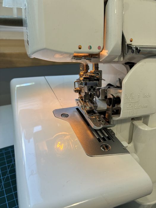Juki MO-735 Owerlok 5-nitkowy z renderką