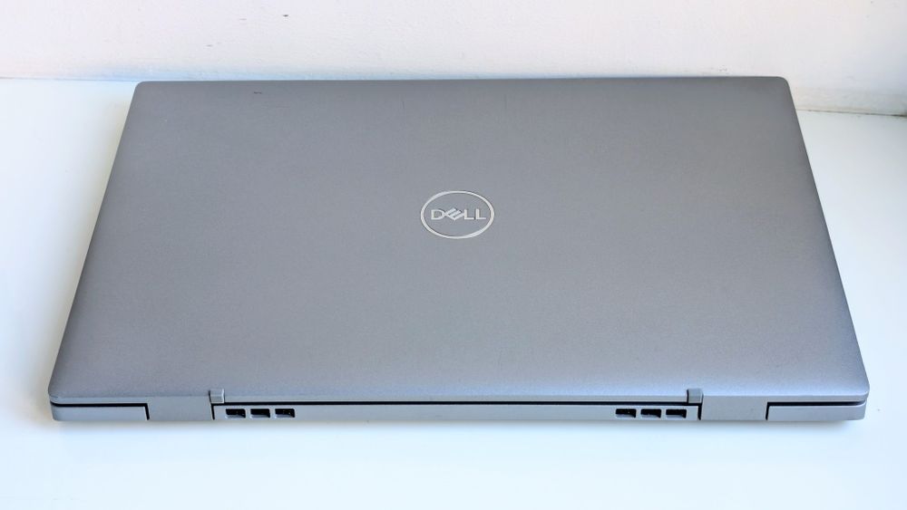 Тонкий ноутбук Dell Latitude 3320 Intel Core i3-1115G4 4/128-1Tb SSD