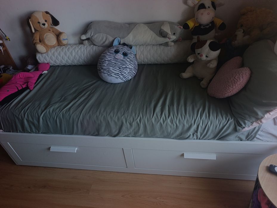 Cama Divã IKEA BRIMNES c/ 2 Gavetões + 2 Colchões ÅGOTNES (Como Nova)