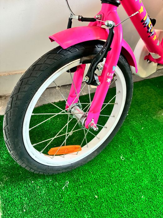Bicicleta Tweety como nova e capacete