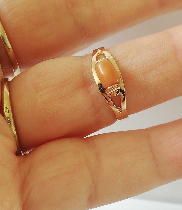 Złoty pierścionek z koralem pr. 585 lata 70 te PRL Solidny