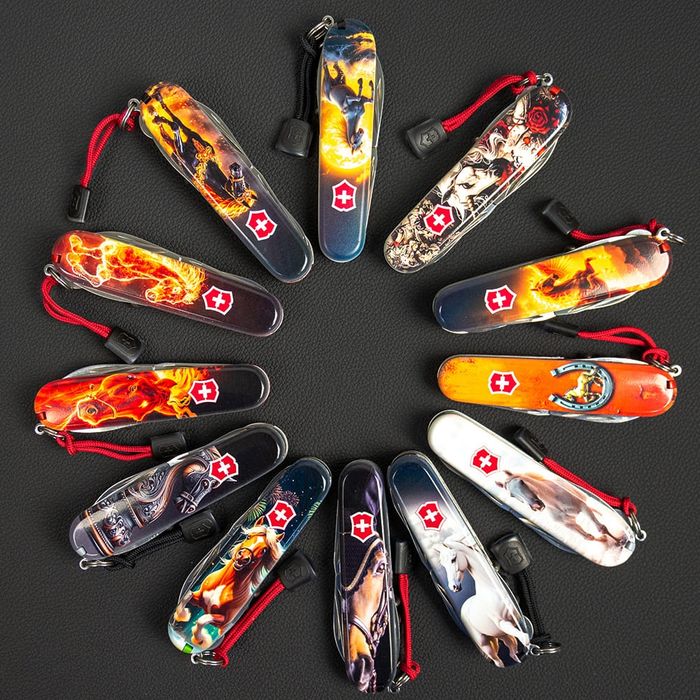Ніж VICTORINOX Spartan ZODIAC Вогняний Кінь Рік Коня Huntsman Climber