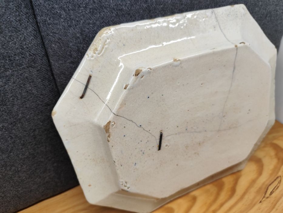 Travessa antiga em faiança pintada à mão 32x26cm flores