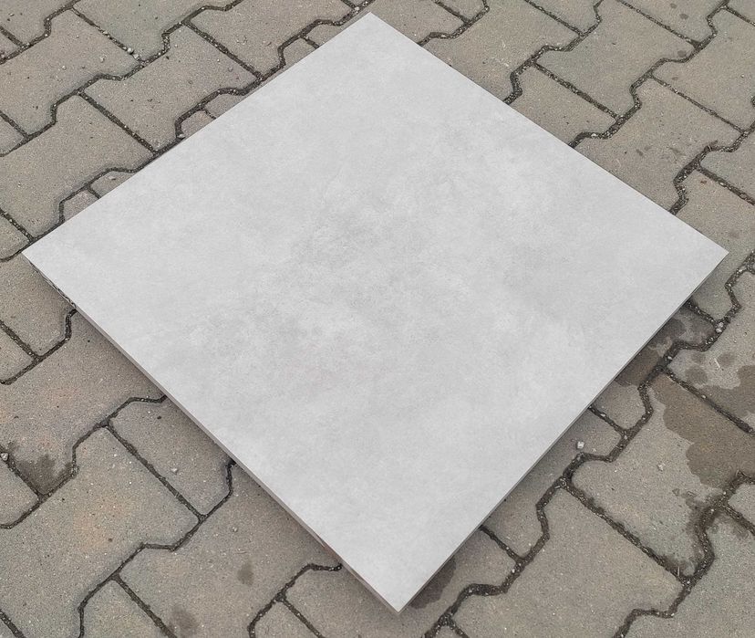 Płytki gresowe - tarasowe imitacja betonu o wymiarach  60x60x2 cm