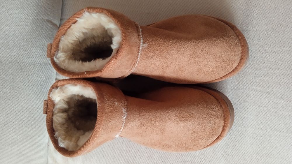 Продається зимові угги