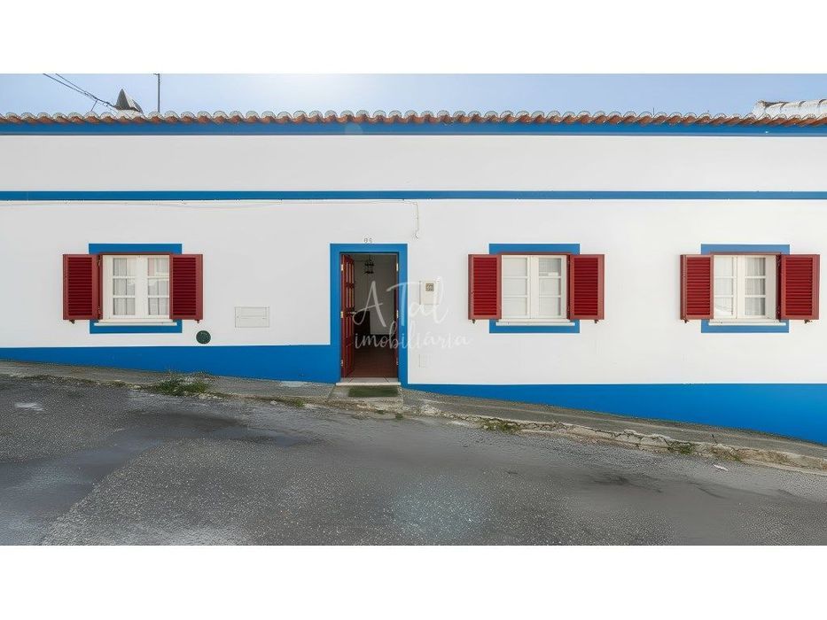 Moradia T3 com sotão, adega e terreno, no coração do Cercal do Alen...