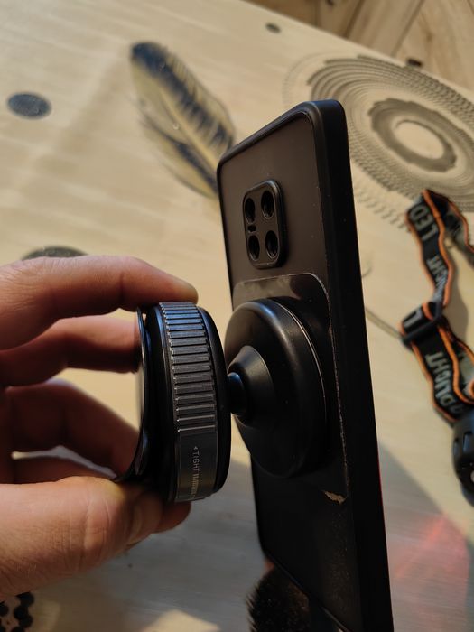 Uchwyt na telefon w aucie