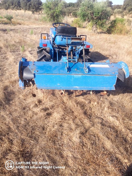 Tractor iseki 4x2 com fresa