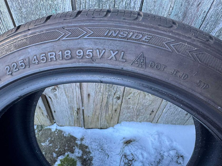 Komplet opon zimowych 4x 225/45 R18 Tracmax S210