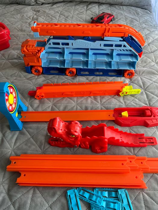 Игровой набор Hot Wheels City Легендарный гараж