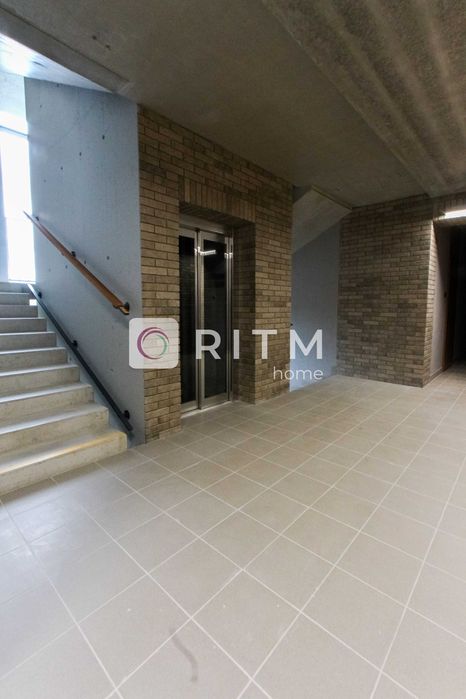 Продається 1 кімнатна квартира 58,4 м2 з власним парко місцем.