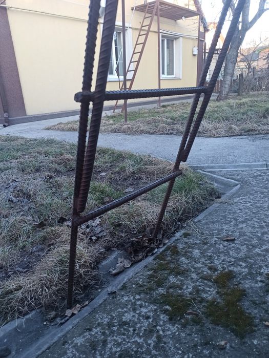 Драбина з арматури